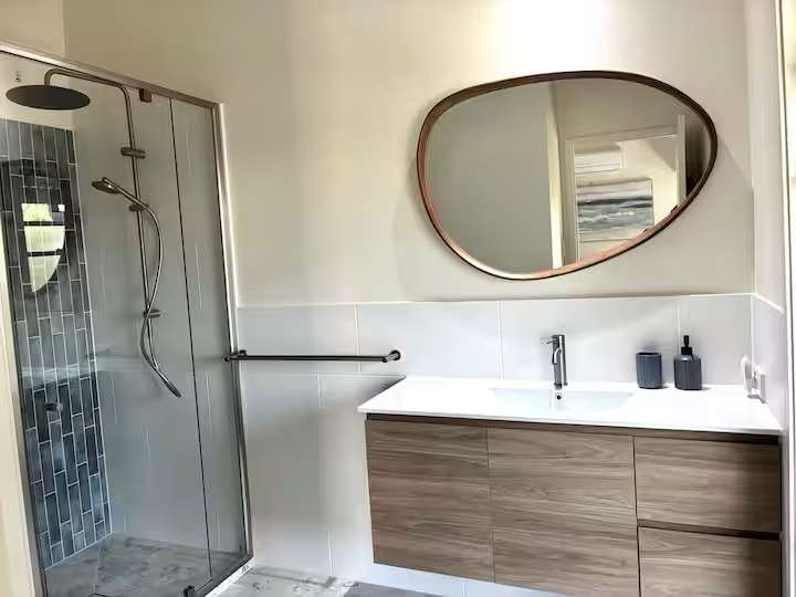 ensuite bathroom 